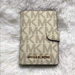 NWT Michael Kors Jet Set Travel Passport Case